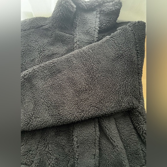 Alo Yoga Sherpa Varsity Jacket - Women's in Black Size Small - Picture 11 of 12